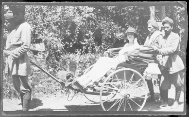 Rickshaw in India - 1920s. Date: 1920s - obrazy, fototapety, plakaty