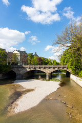 Fototapeta premium An dem Fluss Isar, München, Deutschland
