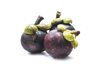 Obraz premium Mangosteens Queen of fruits, ripe mangosteen fruit isolated on white background.