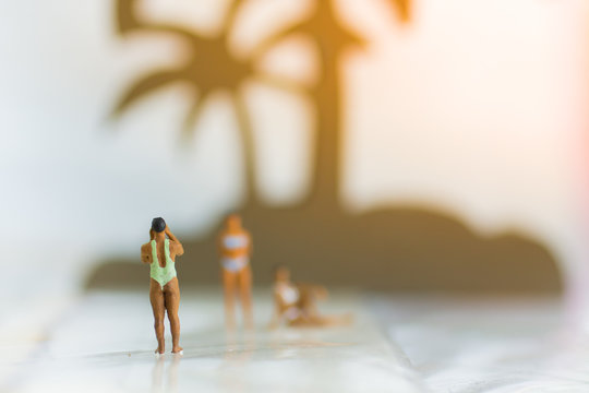 Miniature people : Holiday Sea Travel, with friends at the island. Using as for business trips background concept.