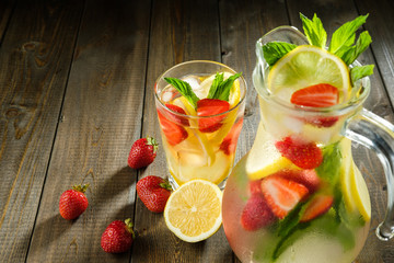 Lemonade with lemon and strawberry, mint and ice