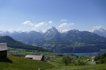 Fototapeta na wymiar Sicht auf den Mürtschenstock und die Schweizer Alpen