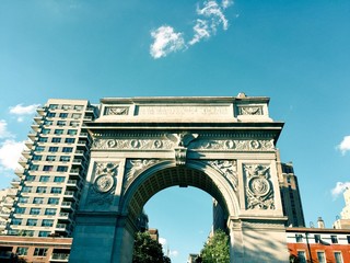 Fototapeta na wymiar Washington square arch and buildings in vintage