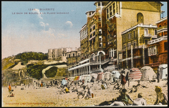 Biarritz - Miramar Beach. Date: 1920s