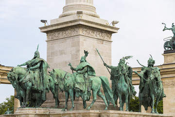 Obraz premium The area of Hungarian heroes Budapest elements of architecture and sculpture of historical personalities. 