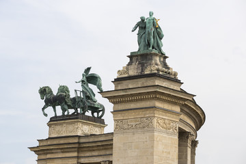 Obraz premium The area of Hungarian heroes Budapest elements of architecture and sculpture of historical personalities. 