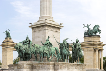 Obraz premium The area of Hungarian heroes Budapest elements of architecture and sculpture of historical personalities. 