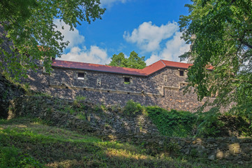 Fototapeta na wymiar Zamek Grodziec - mur obronny.