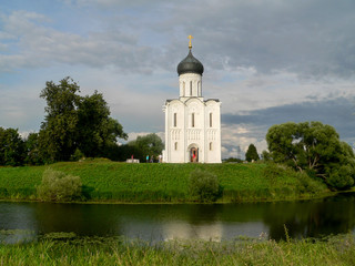 Fototapeta premium Old Church in a green field