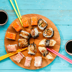 Rolls on round wooden board