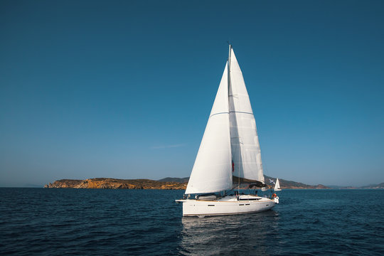 Fototapeta Luxury yacht boat at Regatta. Sailing in the wind through the waves at the Sea.