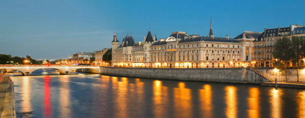 Fototapeta na wymiar The Conciergerie castle at night, Paris, France.
