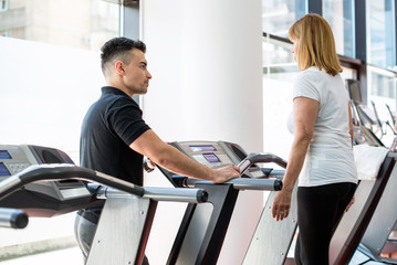 Obraz premium Senior lady on stepper