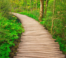 Obraz premium Boardwalk through the waterfalls of Plitvice Lakes National Park in Croatia