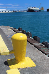 ハワイ　ホノルルのボラード