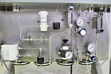 Piping system with pump and pressure sensors