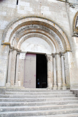 Fototapeta na wymiar Vézelay : Petite ville et église Sainte-Marie-Madeleine