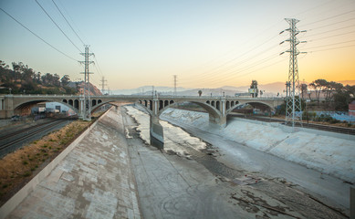 Obraz na płótnie Canvas North Broadway bridge crossing over the Los Angeles River
