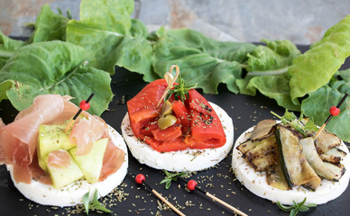 belegte Mozzarella Scheiben  als Vorspeise