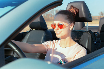 Naklejka premium Relaxed happy woman traveling in a car