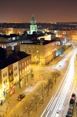 Obraz premium Long Exposure of Parnell Street Rooftop View at Night in Dublin, Ireland