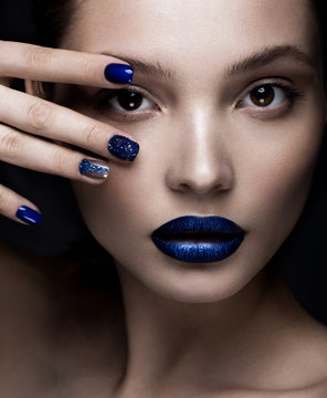 Beautiful girl with art make-up, dark glitter lips design and manicured nails. beauty face. Photos shot in studio
