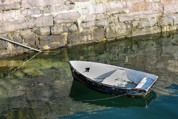 Fototapeta na wymiar Boat in the harbor