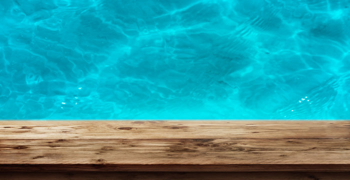Swimming pool with a wooden edge_001