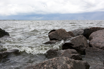Fototapeta na wymiar sea wave is incident on the rocks, the Gulf coast