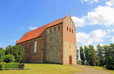 Groß Raden: Frühgotische Dorfkirche (13. Jh., Mecklenburg-Vorpommern)
