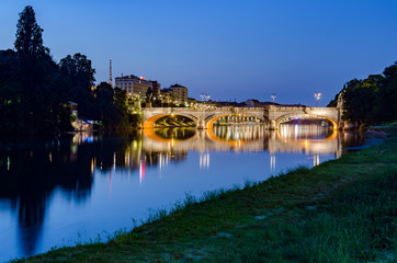 Fototapeta na wymiar Torino Ponte Umberto I