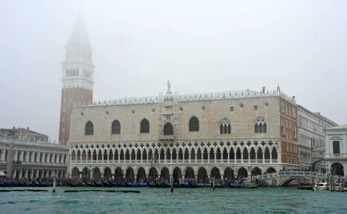 Obraz premium Doge's Palace In the fog, Venice, Italy