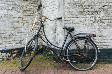 Old bicycle against a Wall