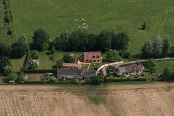 Vue aérienne d'une ferme à Mulsanne- France