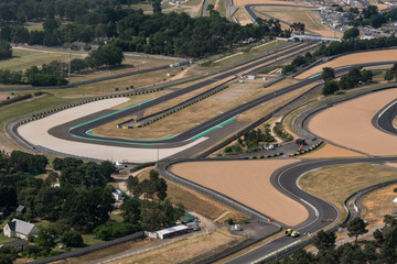 Vue aérienne d'une partie du circuit des 24 heures du Mans - France - obrazy, fototapety, plakaty