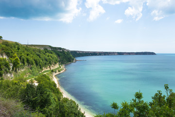 Fototapeta premium Wild Sea Beach Line With Forest And Cliffs At The Background