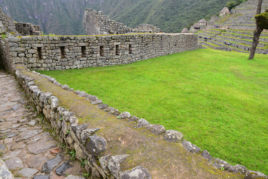 Murs et terrasses incas du Machu Piccu au P&eacute;rou