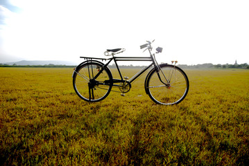 Fototapeta premium Old bike in Thailand, old bike in dam