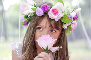 Naklejka premium Girl playing princess