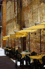 Straßencafé in der Altstadt von Siena