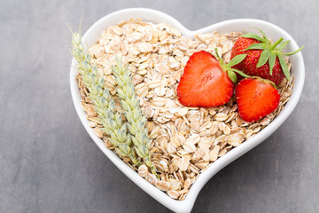 Dry rolled oatmeal in bowl.
