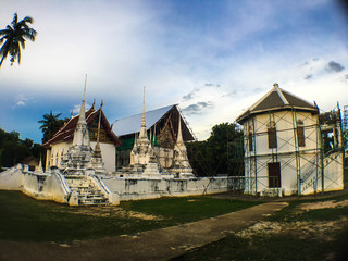 The temples of Uthai Thani are being repaired.