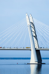Obraz premium Cable-Stayed Bridge with auto cranes at sunny spring day.