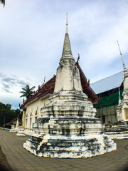 The temples of Uthai Thani are being repaired.