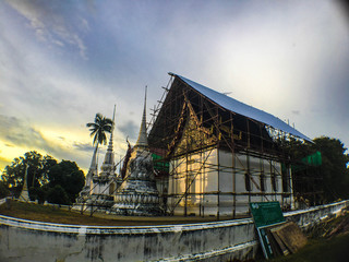 The temples of Uthai Thani are being repaired.