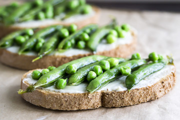 Summer healthy snack - sandwiches with peas