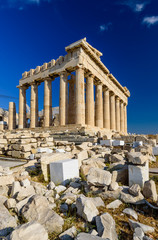 Obraz premium Parthenon temple on a bright day. Acropolis in Athens, a popular tourist destination and historical landmark in Greece. 