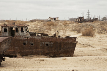 Aral sea shipwreck - 162554176