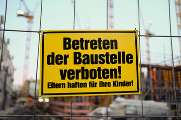 Betreten der Baustelle verboten - Eltern haften für ihre Kinder