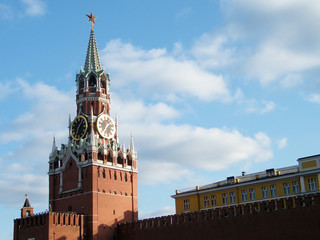 Fototapeta premium Moscow Kremlin Spasskaya Tower at sunset 2011